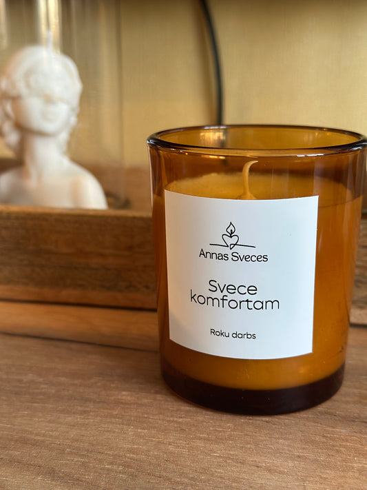 Aromātiskā svece dzintara krāsas traukā